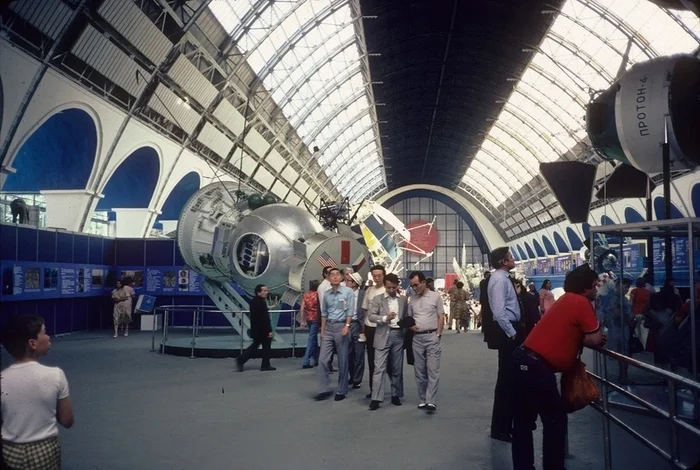 Proton-4 and other inventions of Soviet scientists in the Space pavilion at VDNKh, 1984 - Old photo, Historical photo, Film, the USSR, Moscow, 80-е, VDNKh