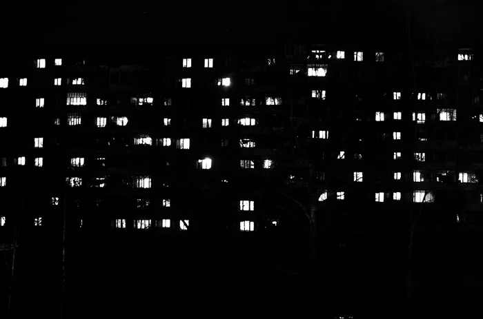 Hi, neighbor - My, Pareidolia, The photo, Light in the window, Night city