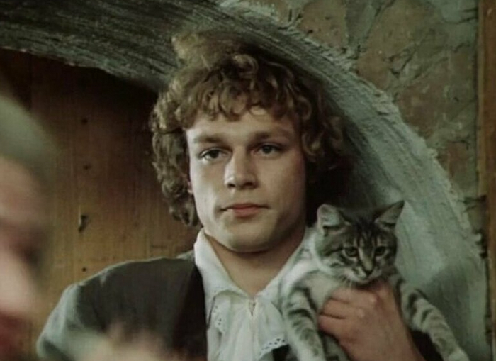 Мальчишка Белов, что тут скажешь. Детский сад вышел на прогулку... 😄😁