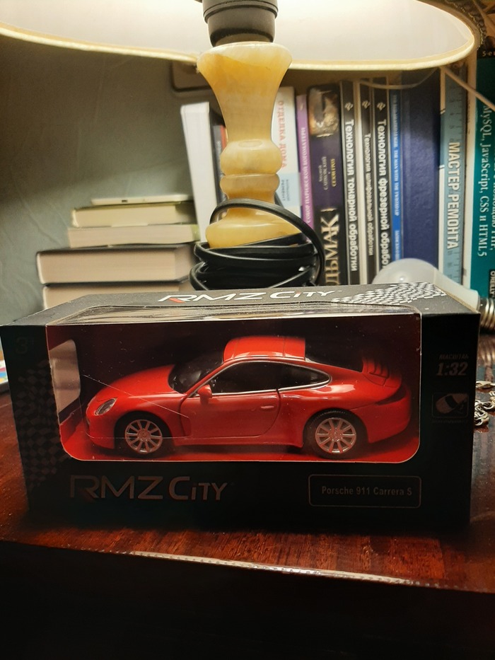 Красный порш