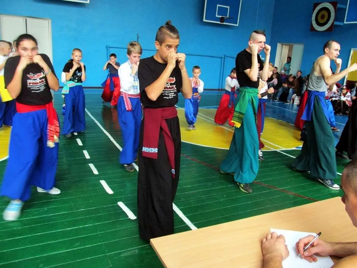 <!--noindex--><a href="https://pikabu.ru/story/boevoy_gopak_istoriya_samogo_strannogo_boevogo_iskusstva_v_mire_11483839?u=http%3A%2F%2Fwww.fishki.net&t=www.fishki.net&h=fd079e45c2701d3d20993ed2356bed8e27ab5de9" title="http://www.fishki.net" target="_blank" rel="nofollow noopener">www.fishki.net</a><!--/noindex-->