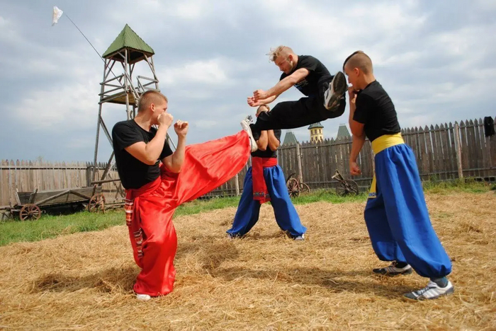 <!--noindex--><a href="https://pikabu.ru/story/boevoy_gopak_istoriya_samogo_strannogo_boevogo_iskusstva_v_mire_11483839?u=http%3A%2F%2Fwww.amazingukraine.pro&t=www.amazingukraine.pro&h=d53a08dababcd4f83b39764848090e06890de8df" title="http://www.amazingukraine.pro" target="_blank" rel="nofollow noopener">www.amazingukraine.pro</a><!--/noindex-->