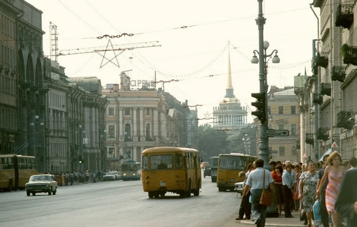 A city without advertising - Town, Saint Petersburg, Evening