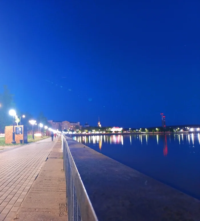 Votkinsk. Embankment after sunset - My, Votkinsk, Mobile photography, Embankment, City lights