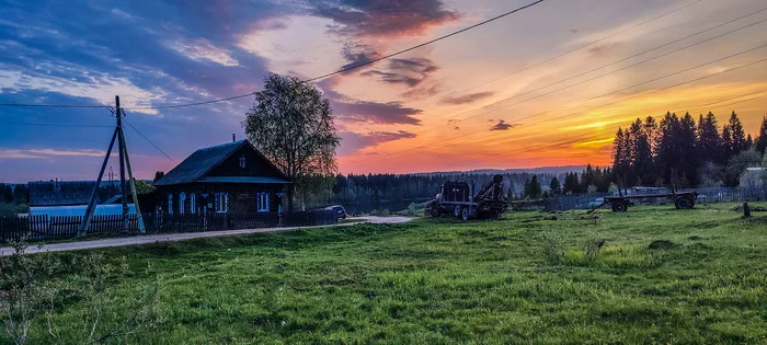 Painting, some kind.) - My, Ural, The photo, Mobile photography, Nature, Village, Sunset, Summer, House, Evening