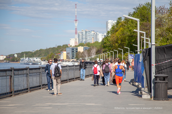 Как город победил электросамокаты. Пермский опыт Путешествие по России, Самокат, Электросамокат, Городская среда, Тротуар, Прогулка по городу, Пермь, Пермский край, Прокат самокатов, Право, Безопасность, Фотография, Уличная фотография, Транспорт, Штраф, Длиннопост