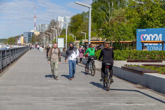 Как город победил электросамокаты. Пермский опыт Путешествие по России, Самокат, Электросамокат, Городская среда, Тротуар, Прогулка по городу, Пермь, Пермский край, Прокат самокатов, Право, Безопасность, Фотография, Уличная фотография, Транспорт, Штраф, Длиннопост