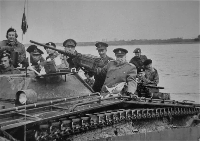 British Prime Minister Winston Churchill and representatives of the British Army command after crossing the Rhine - Past, Military history, War, Military equipment, The Second World War, Winston Churchill, The soldiers