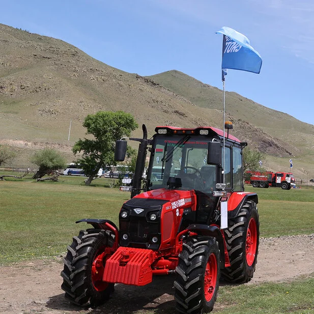Lukashenko presented the President of Mongolia with a Belarus tractor - news, Politics, Republic of Belarus, Mongolia, Presents