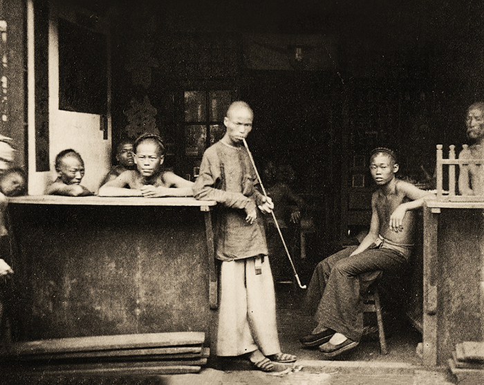 Китайцы с их опиумом и торговлей стали характерным символом возвышения Сингапура под эгидой Лондона