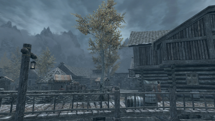 Слева - городской рынок. Справа - кабак "Пчела и жало"