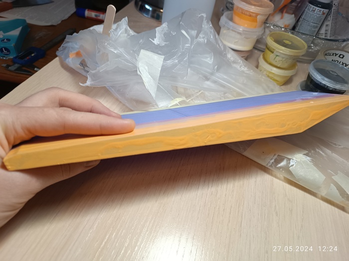 Четыре слоя краски, ещё и ночью собрались в кляксу.