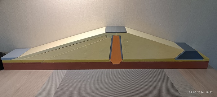 Левый бок, у нас ПротивоФильтрационное Устройство это Ядро, с зубом до природного водоупора.