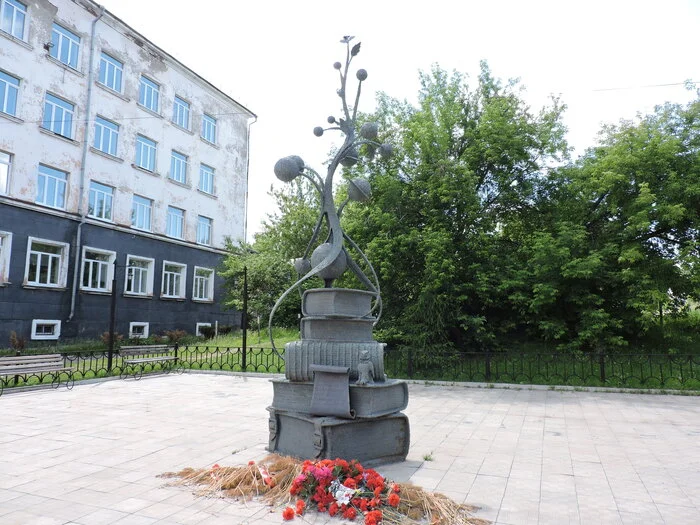 Cheremkhovo. Such an unusual monument to a teacher) - My, Road trip, Travel across Russia, Sculpture, Cheremkhovo, Irkutsk region