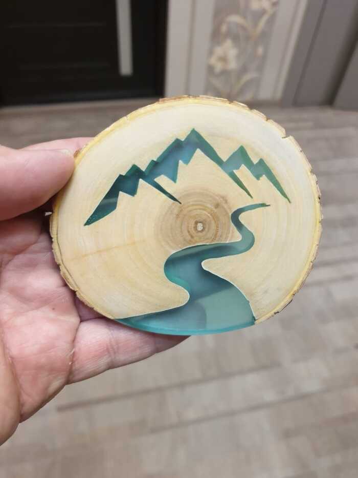 Горы с речкой