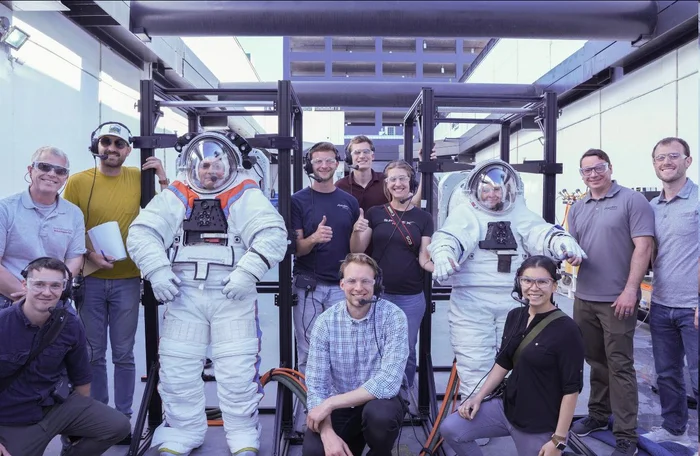 Axiom Space, together with NASA and SpaceX, completed the first comprehensive test of spacesuits for the Artemis III mission - Cosmonautics, moon, NASA, Artemis (space program), Telegram (link), Longpost