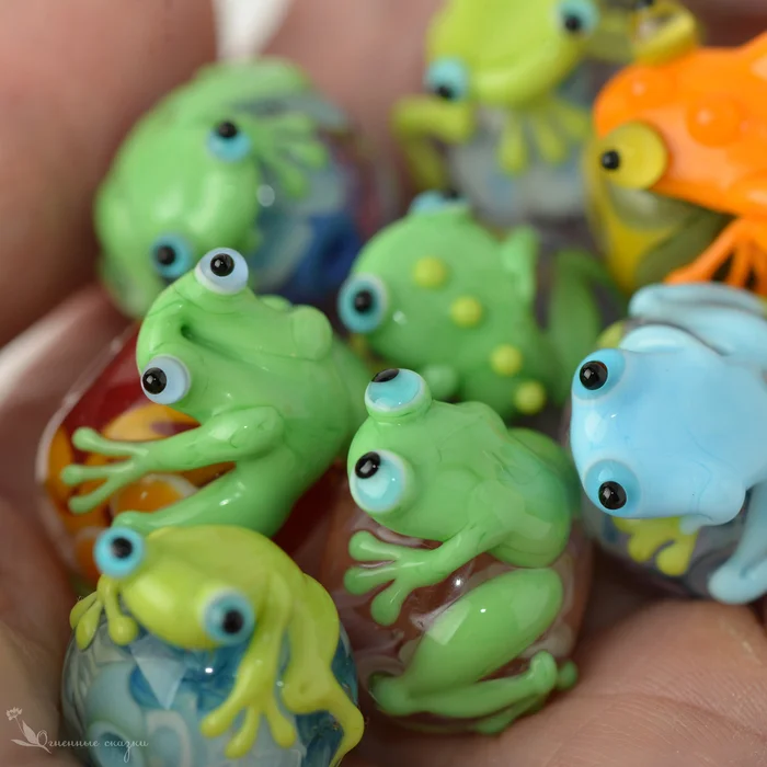 Wednesday is frog day - Glass, Kawaii, Milota, Longpost, My, With your own hands, Souvenirs, Needlework without process, Creation, Frogs, Gecko, Lampwork