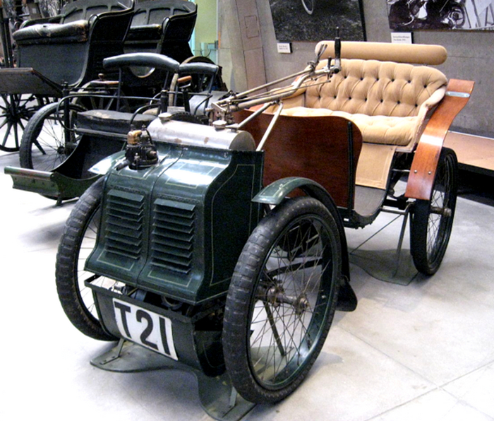 Victoria Combination выпуска 1899 г., модификация с капотом. (Фото: Von Liftarn, Wiki)