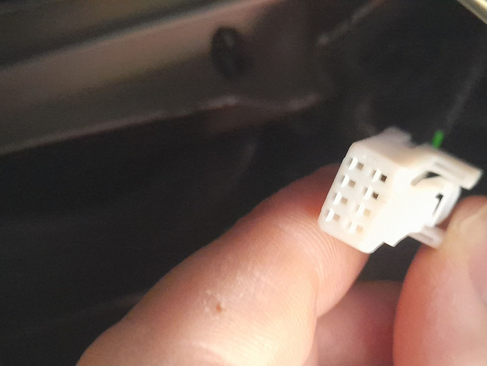     8-pin  ()       Lada Vesta NG