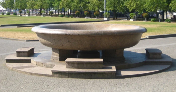 About the largest Soup Bowl on the planet - Germany, Berlin, Prussia, Longpost