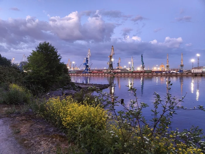 St. Petersburg, Kanonersky Island, shipyard docks - My, Mobile photography, Docks, Admiralty Shipyards, Saint Petersburg, Kanonersky Island
