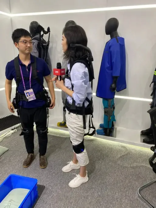 Exoskeletons for various workers: firefighters, loaders, etc. - My, China, Exhibition, Special, Equipment, Exoskeleton, Special services, Cloth, Small business, Business, Longpost