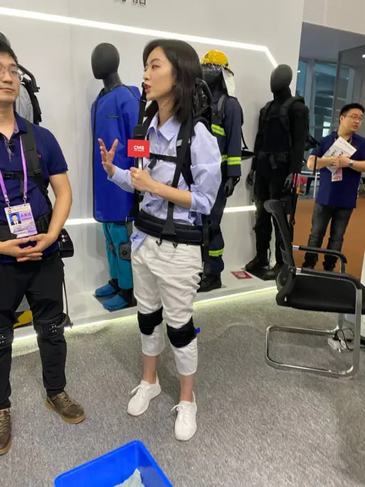 Exoskeletons for various workers: firefighters, loaders, etc. - My, China, Exhibition, Special, Equipment, Exoskeleton, Special services, Cloth, Small business, Business, Longpost