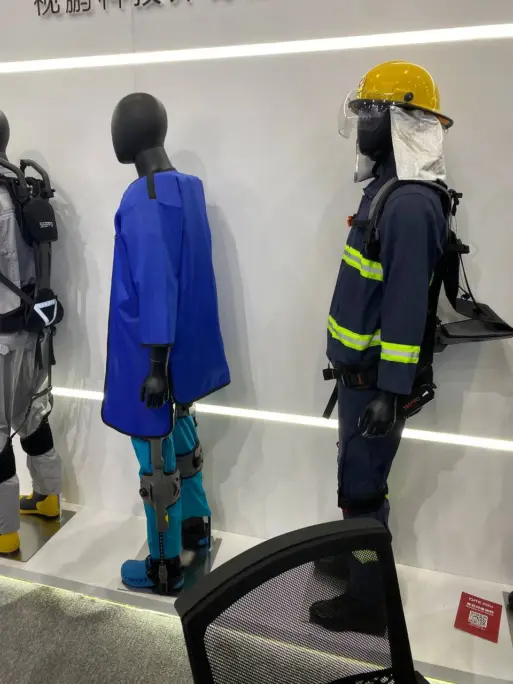 Exoskeletons for various workers: firefighters, loaders, etc. - My, China, Exhibition, Special, Equipment, Exoskeleton, Special services, Cloth, Small business, Business, Longpost