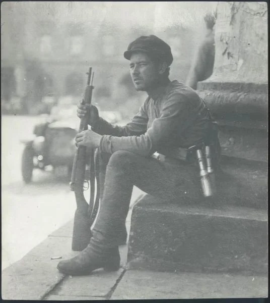 A Red Guard at the entrance to the Bolshoi Theater during the V Congress of Soviets. Moscow, 1918 - История России, 20th century, the USSR, Revolution, Red Guard, Bolsheviks, Russian Civil War, Military history