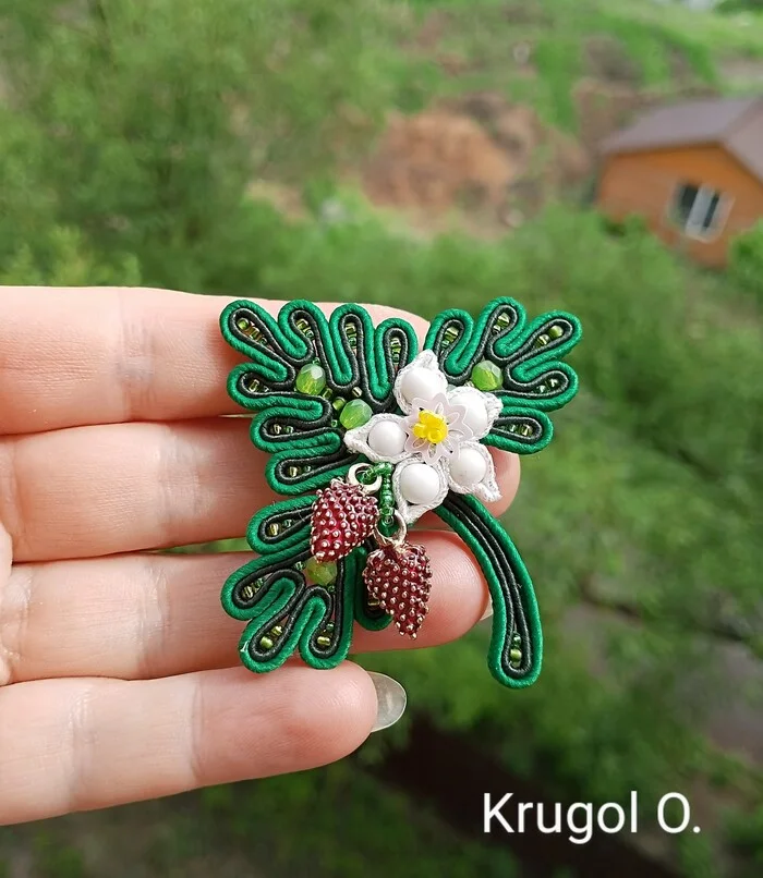 Brooch Strawberry Soutache, Czech glass, vintage Berries, Japanese beads. In stock: 1700 RUR - My, Handmade, Soutache embroidery, Brooch, Berries, Summer, Video, Vertical video, Longpost, Repeat, Needlework without process
