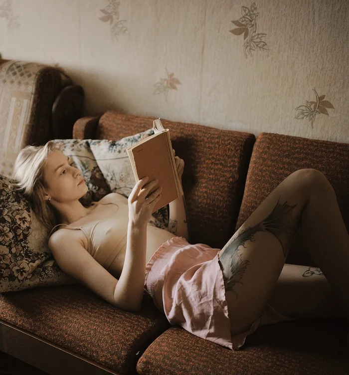 While reading - Girls, The photo, Girl with tattoo