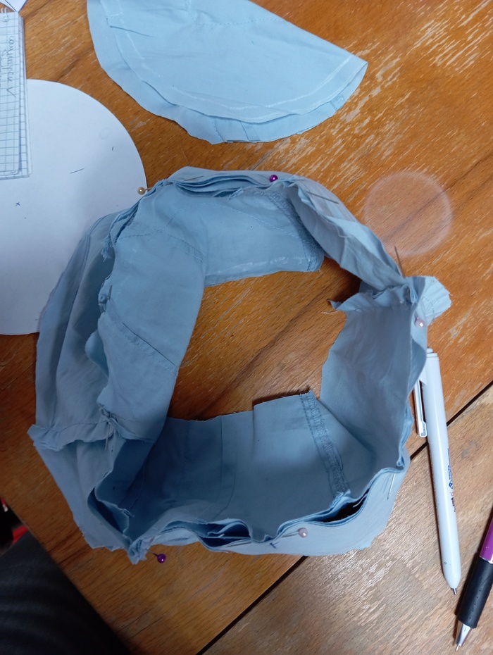 Здесь я уже вырезала из кусмана необходимые части и сделала такой "терновый венец". Ну колючий же)