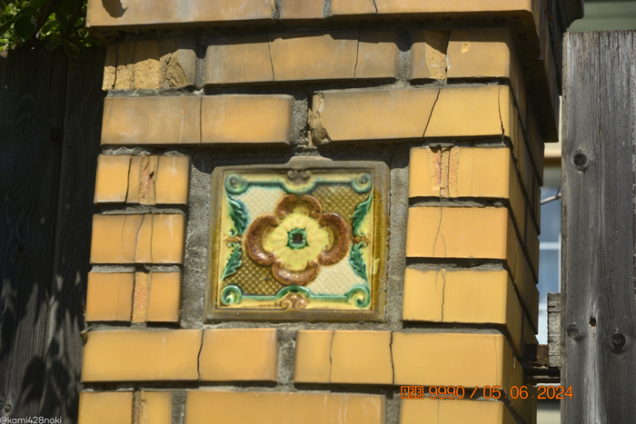 Красивый узор на элементе забора