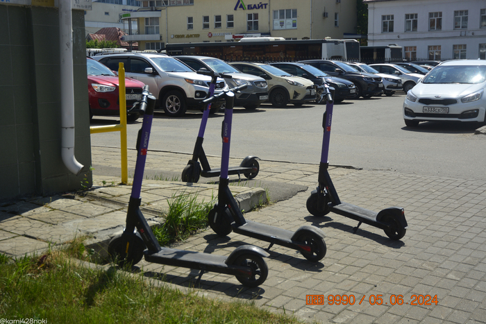 Самокатчиков на улицах практически нет