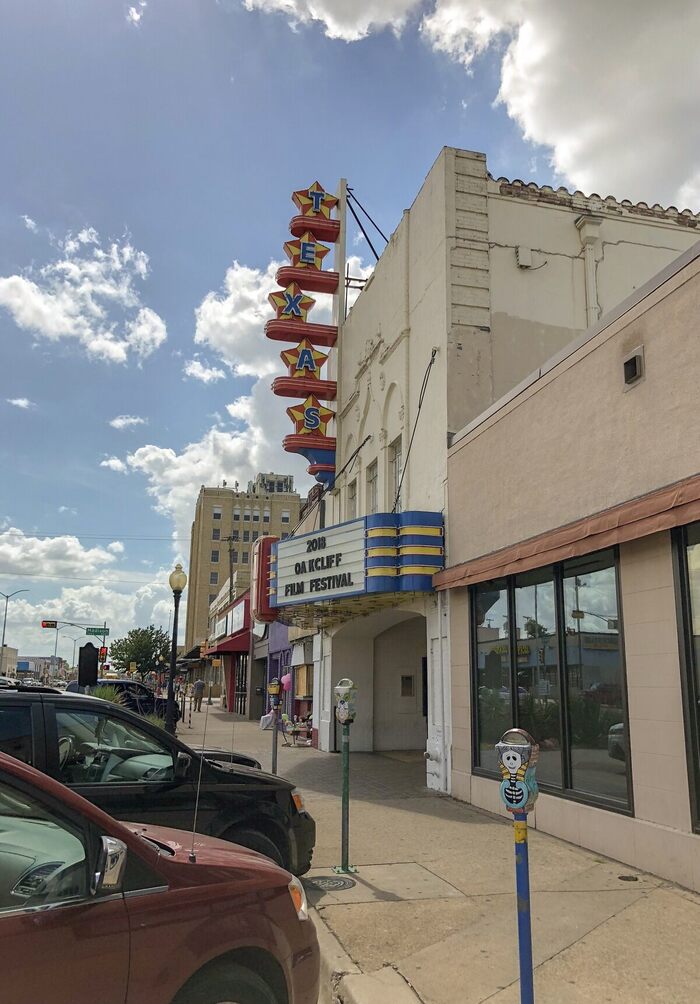 кинотеатр в Далласе.