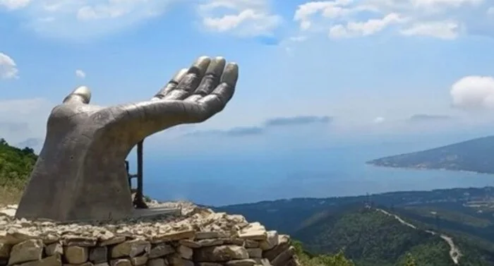 Sculpture HAND OF FREEDOM in Kabardinka - My, Kabardinka, Hand, Gelendzhik, Relaxation, Leisure, Great view, beauty, Video, Vertical video