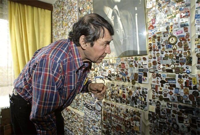 Spartak Mishulin and his collection of badges. 1997 - The photo, Actors and actresses, Russia, Spartak Mishulin, 1997, Icon, Collection, Repeat