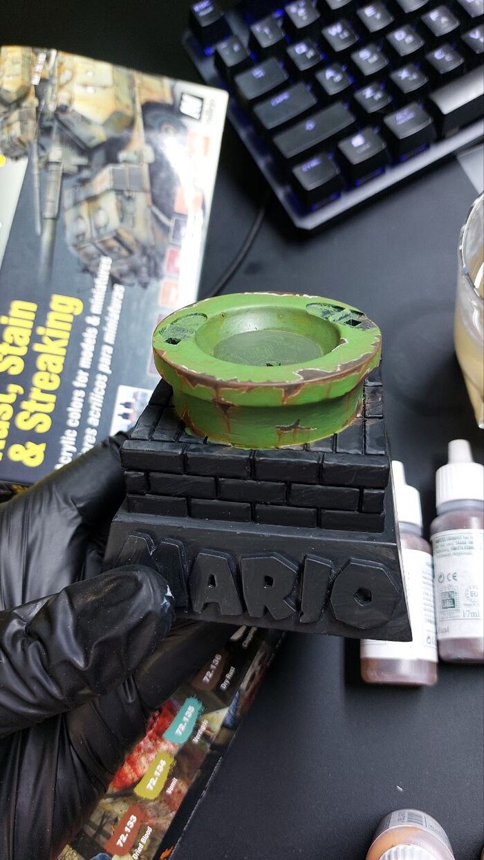 В какие только дыры не залазил Марио в своих приключениях.