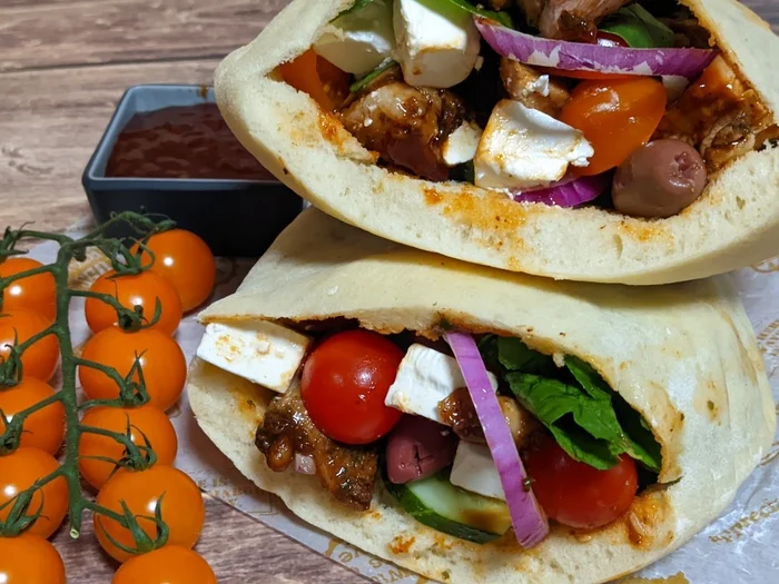 Pita with BBQ chicken - My, Recipe, Cucumbers, Spinach, Pita, Olives, Hen, Cherry tomatoes, B-B-Q, Longpost, Food