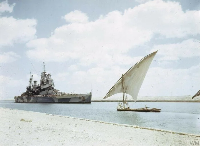 The British battleship Howe and a boat, little changed since the times of the pharaohs, in the Suez Canal, July 14, 1944 - The photo, Street photography, Colorization, The Second World War, Fleet, Suez canal, 1944