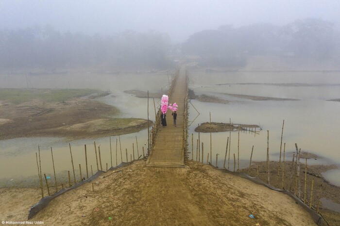 © Mohammad Reaz Uddin (Бангладеш) «Борьба за жизнь, Бангладеш». Победитель в категории «Стрит-фуд» | Pink Lady® Food Photographer of the Year 2024