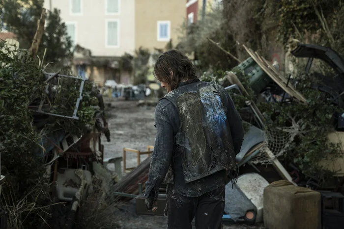 News on the series The Walking Dead: Daryl Dixon - news, Serials, Film and TV series news, Foreign serials, the walking Dead, Daryl Dixon, USA, France, Paris, Marseilles, Frame, date, Horror, Drama, Zombie, Post apocalypse, Screen adaptation, Epidemic, Survival, The zombie apocalypse