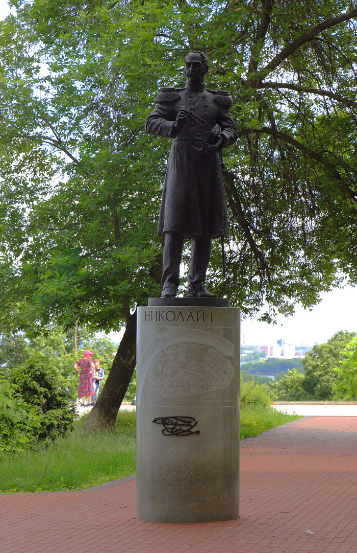 Памятник Николаю Первому.