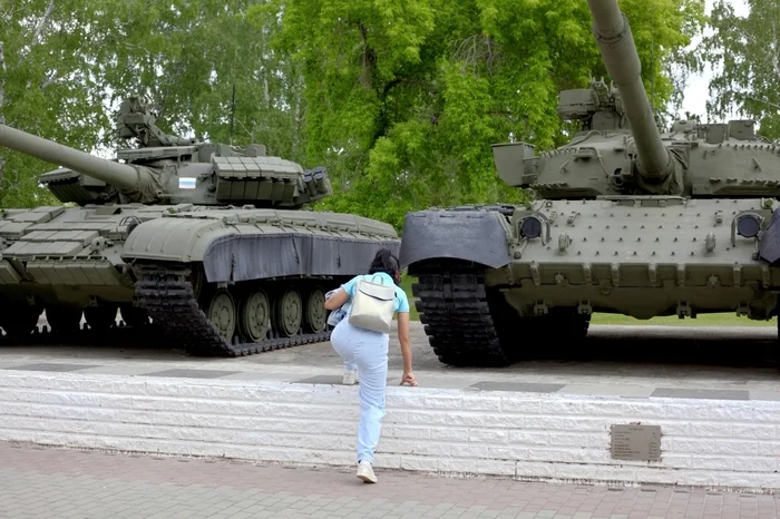 Take a photo. Like mine - My, Omsk, Tanks, Girls, The photo