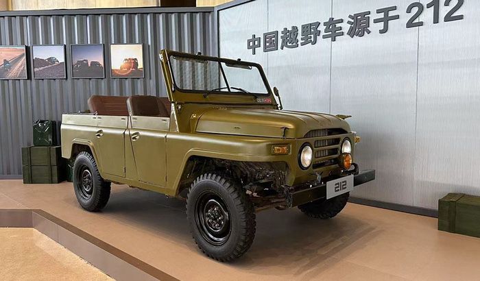 Ранний Beijing BJ212
