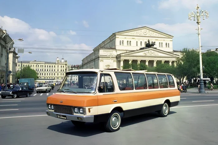 Minibus Youth on Teatralnaya Square, Moscow, USSR, 1975 - Bus, Public transport, Made in USSR, Moscow, Theatre Square, Childhood in the USSR, 70th, the USSR, Telegram (link)