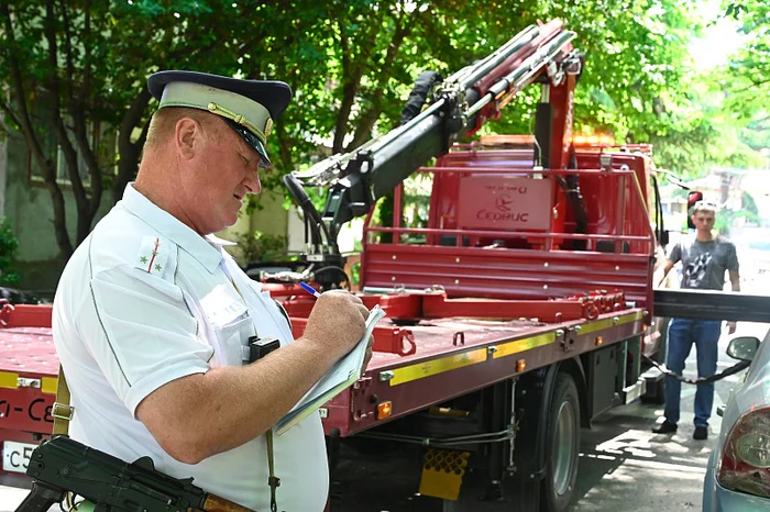 In Sochi, in the summer, the evacuation of passenger vehicles parked illegally has been intensified - Краснодарский Край, Sochi, Tow truck, Evacuation, Violation of traffic rules, Video, Negative, Telegram (link)