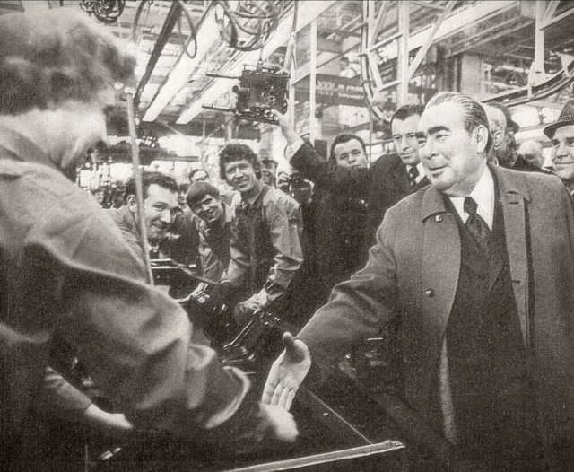 Leonid Ilyich greets a worker at the Automobile Plant - the USSR, 70th, Conveyor, Workers, Leonid Brezhnev