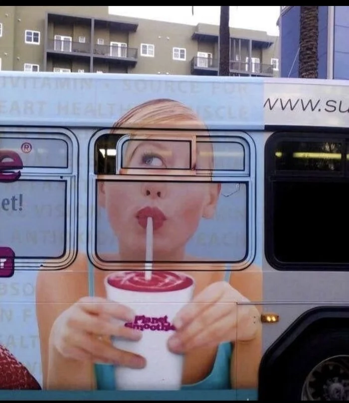 An incident at a bus stop - Memes, Images, Girls, Bus, Advertising, Cyclops, Humor, Hardened