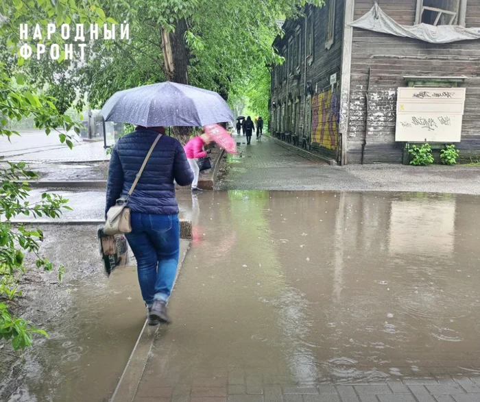 Why are new sidewalks not equipped with water drainage? - Housing and communal services, Officials, Siberia, Tomsk, Tomsk region, Road, Russian roads, Road repair, Bad roads, Sidewalk, Paving slabs, Longpost